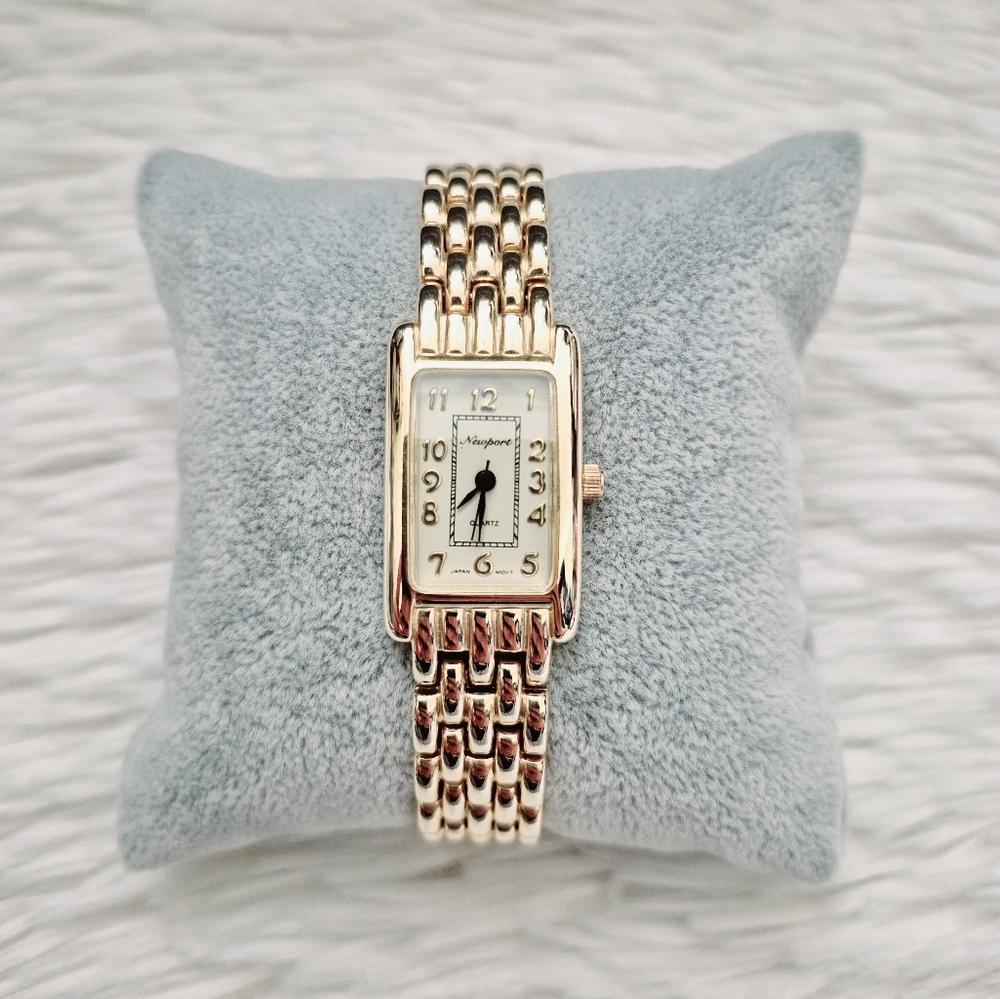 Vintage Newport Quartz Watch